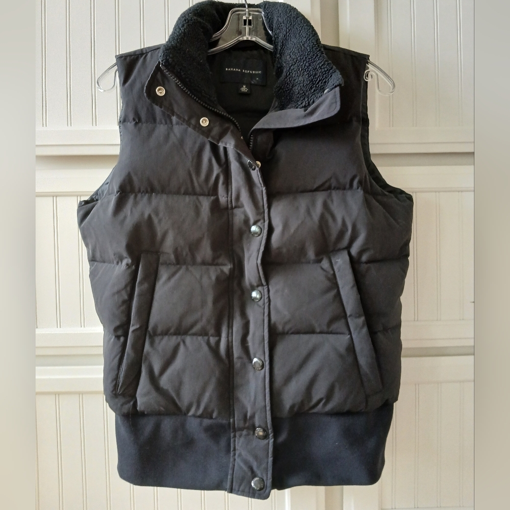 Banana Republic Black Puffer Vest M